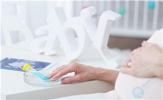 年龄给生育会带来哪些影响？试管婴儿的流程是什么？
